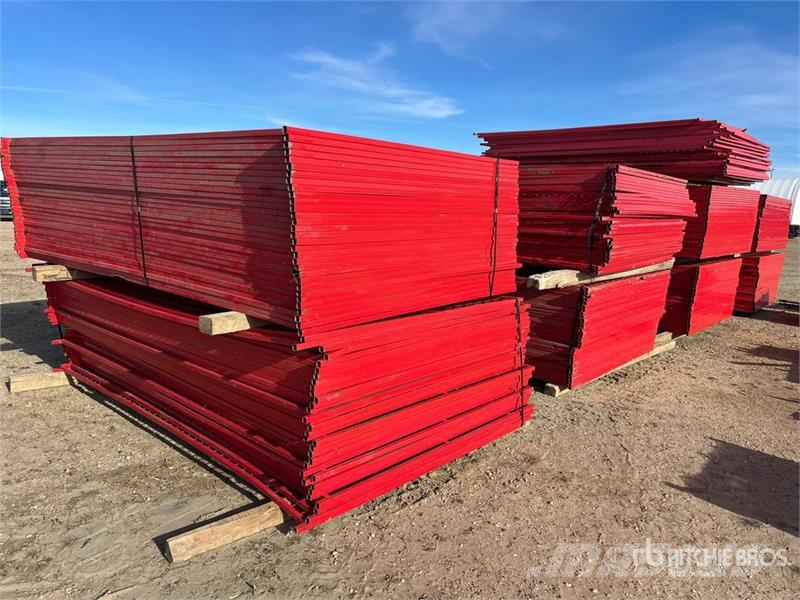  Quantity of (267) 9 ft 6 in x 6 ft Site Fence Andre komponenter