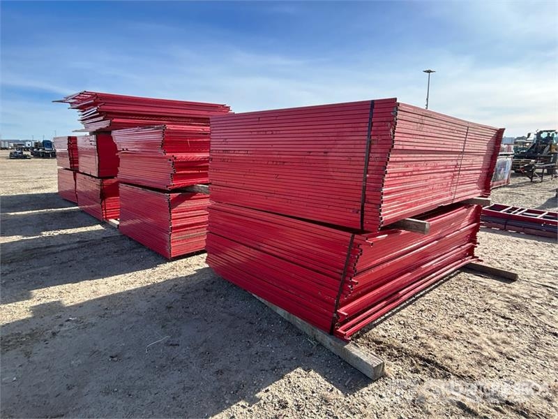  Quantity of (267) 9 ft 6 in x 6 ft Site Fence Andre komponenter