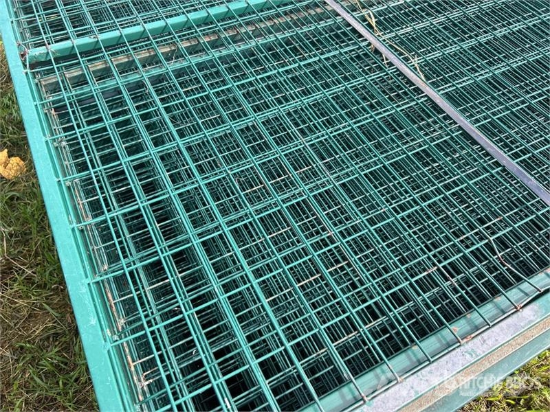  Quantity of (27) 118 in x 70 in Powder Coated Temp Ďalšie komponenty