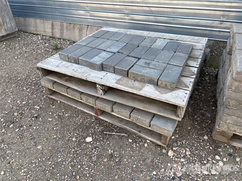 Quantity of (27) 4 in x 8 in & (115) 6 in x 6 in B Drugi deli