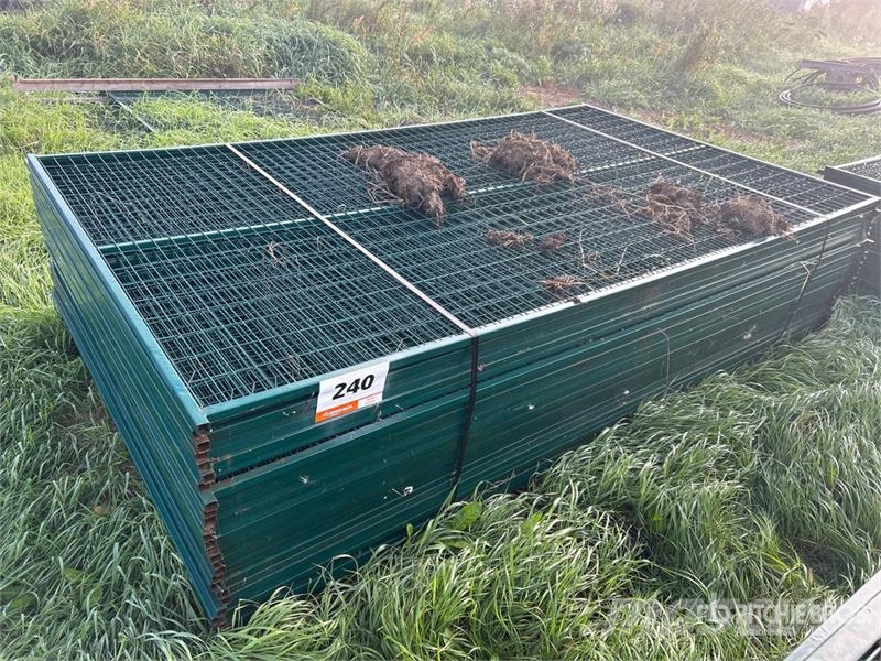 Quantity of (28) 118 in x 70 in Powder Coated Temp Drugi deli