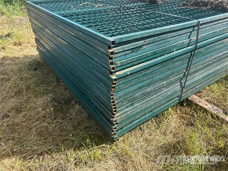 Quantity of (28) 118 in x 70 in Powder Coated Temp Drugi deli