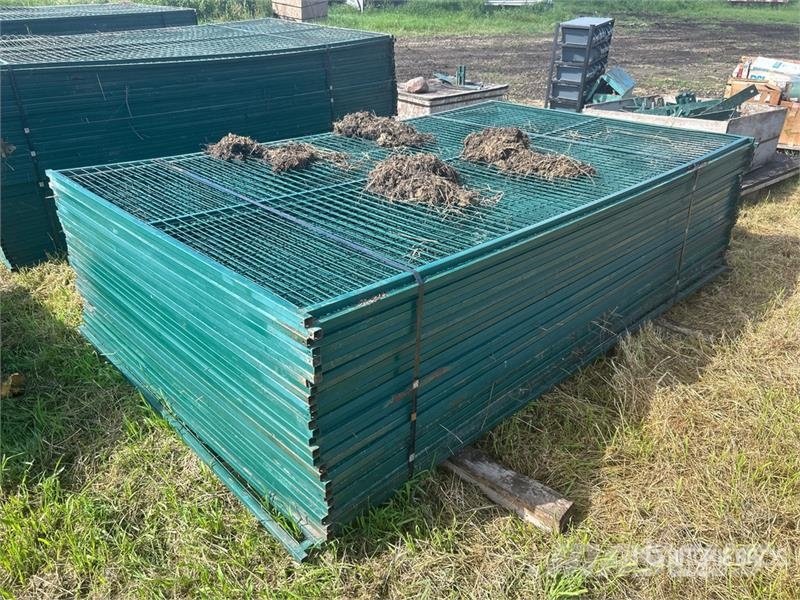 Quantity of (28) 118 in x 70 in Powder Coated Temp Drugi deli