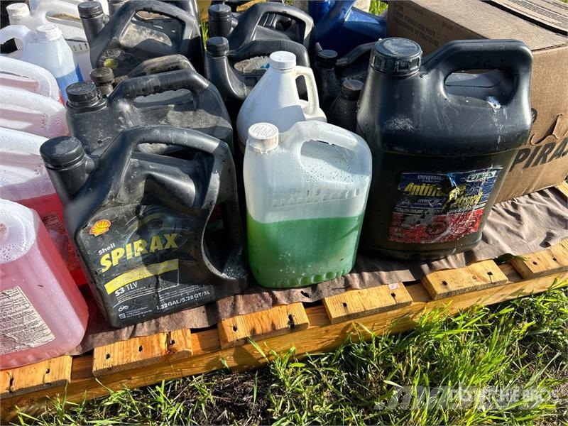 Quantity of (28) Automotive Fluids & Chemicals, in Drugi deli