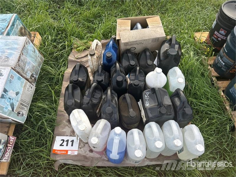Quantity of (28) Automotive Fluids & Chemicals, in Drugi deli