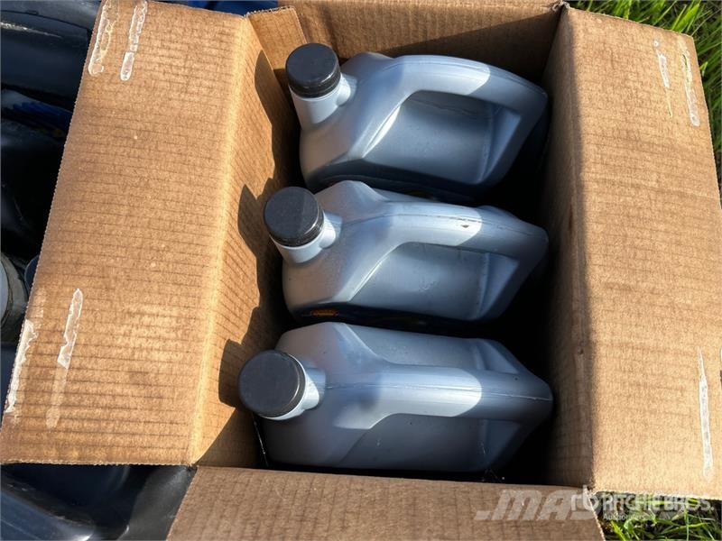 Quantity of (28) Automotive Fluids & Chemicals, in Drugi deli