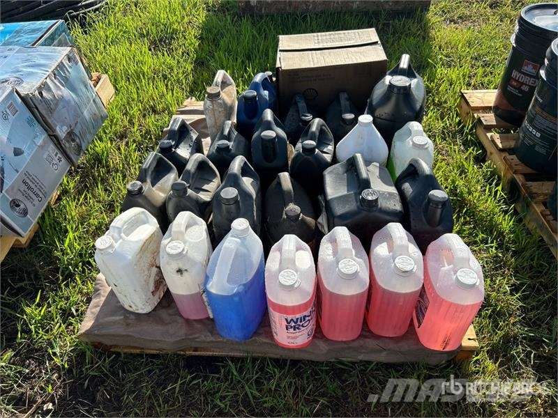 Quantity of (28) Automotive Fluids & Chemicals, in Drugi deli