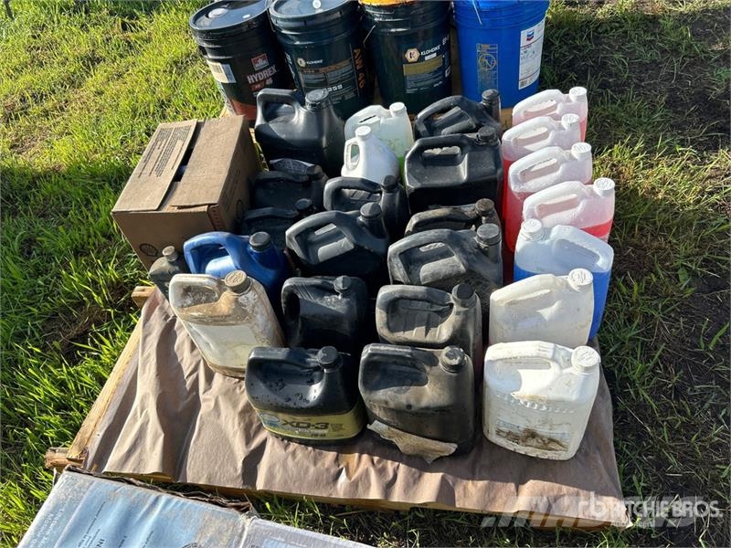Quantity of (28) Automotive Fluids & Chemicals, in Drugi deli