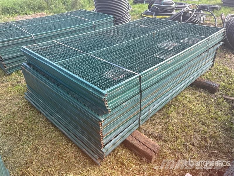 Quantity of (29) 118 in x 70 in Powder Coated Temp Drugi deli