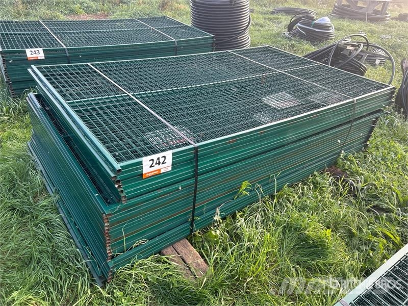 Quantity of (29) 118 in x 70 in Powder Coated Temp Drugi deli