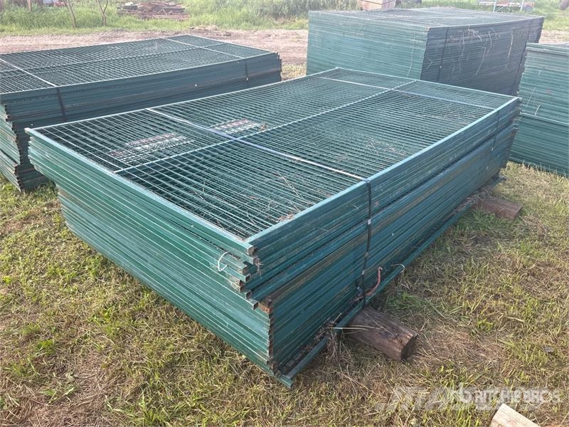 Quantity of (29) 118 in x 70 in Powder Coated Temp Drugi deli