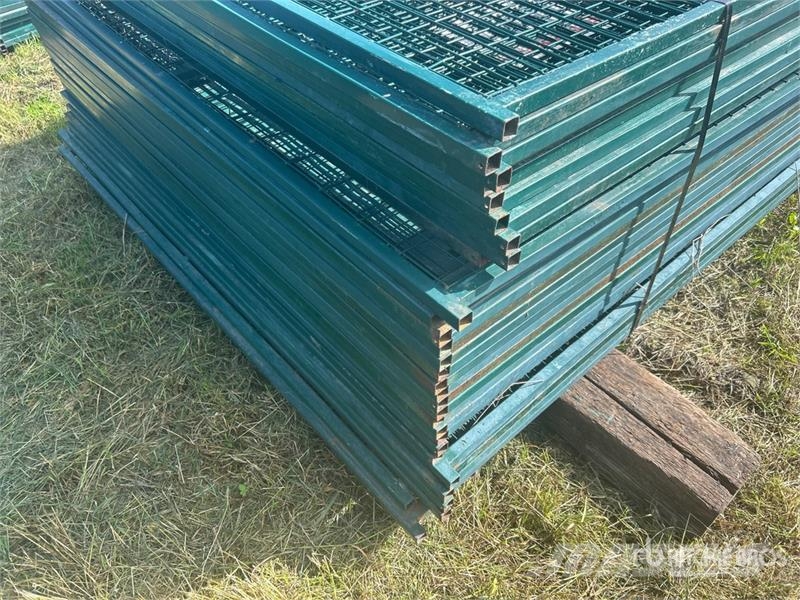 Quantity of (29) 118 in x 70 in Powder Coated Temp Drugi deli