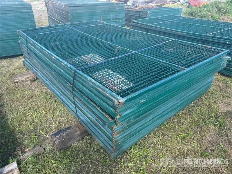 Quantity of (29) 118 in x 70 in Powder Coated Temp Drugi deli