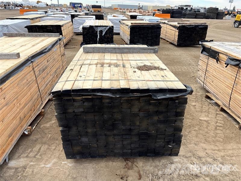 Quantity of (294) 2 x 4 x 7 ft #2 & BTR Lumber Andere Zubehörteile