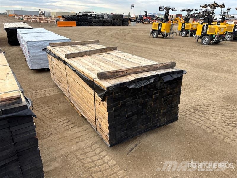 Quantity of (294) 2 x 4 x 10 ft Lumber Andre komponenter