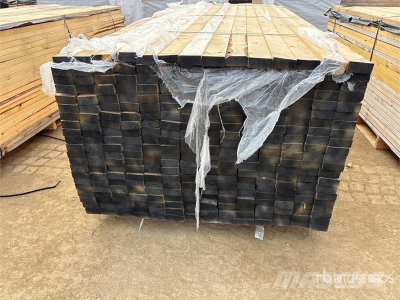  Quantity of (294) 2 x 4 x 10 ft Lumber Andre komponenter