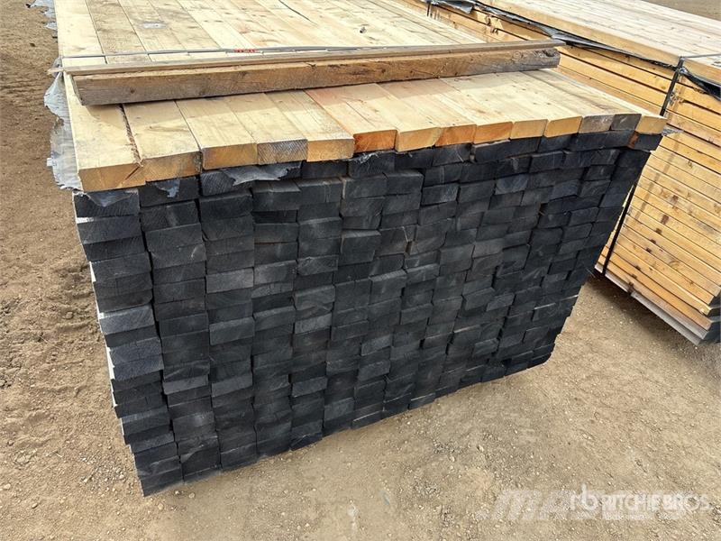 Quantity of (294) 2 x 4 x 14 ft Lumber Andre komponenter