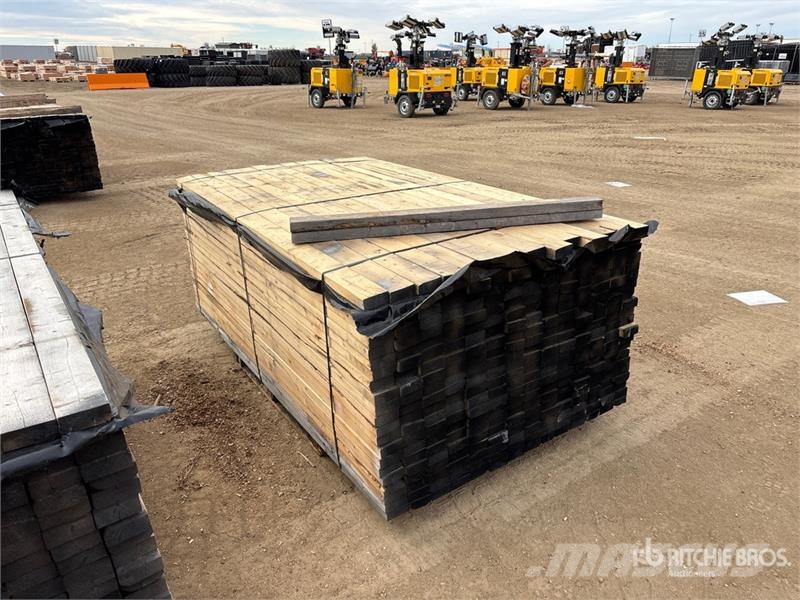 Quantity of (294) 2 x 4 x 7 ft Lumber Andre komponenter