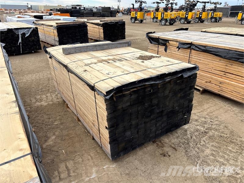 Quantity of (294) 2 x 4 x 7 ft #2 & BTR Lumber Andere Zubehörteile