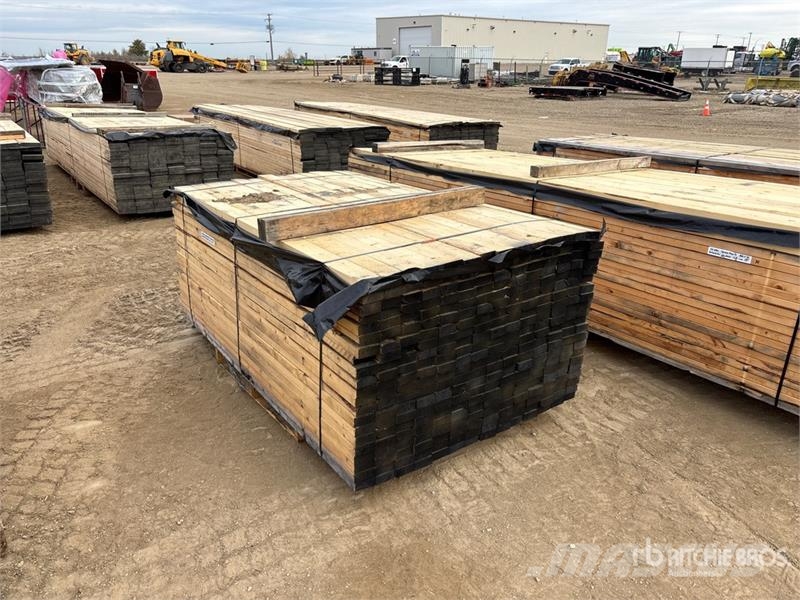 Quantity of (294) 2 x 4 x 7 ft #2 & BTR Lumber Andere Zubehörteile