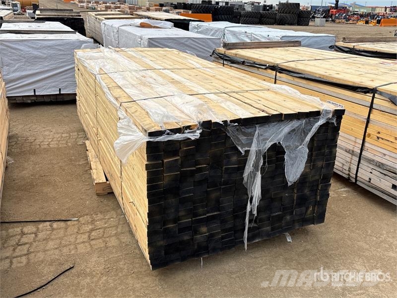 Quantity of (294) 2 x 4 x 10 ft Lumber Andre komponenter