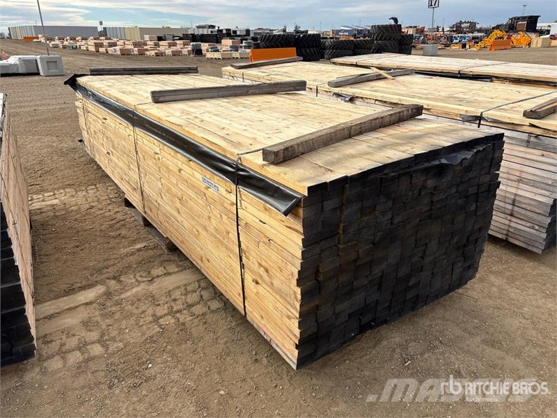 Quantity of (294) 2 x 4 x 14 ft Lumber Andre komponenter