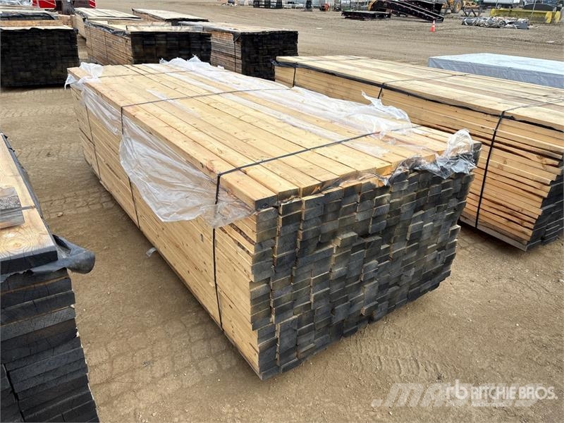  Quantity of (294) 2 x 4 x 10 ft Lumber Andre komponenter