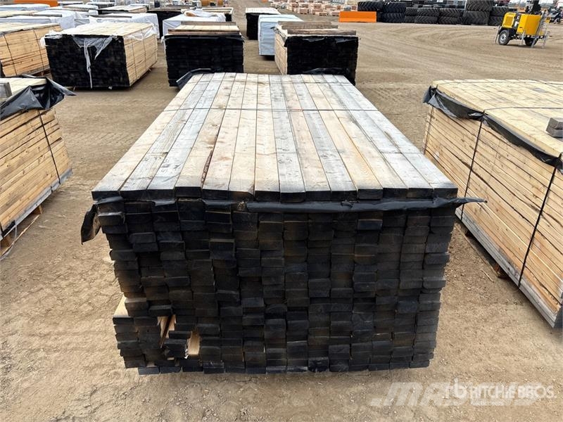 Quantity of (294) 2 x 4 x 8 ft #2 & BTR Lumber Andere Zubehörteile