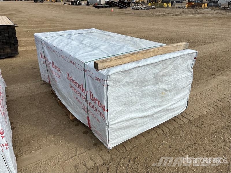 Quantity of (294) 2 x 4 x 8 ft Lumber Andre komponenter