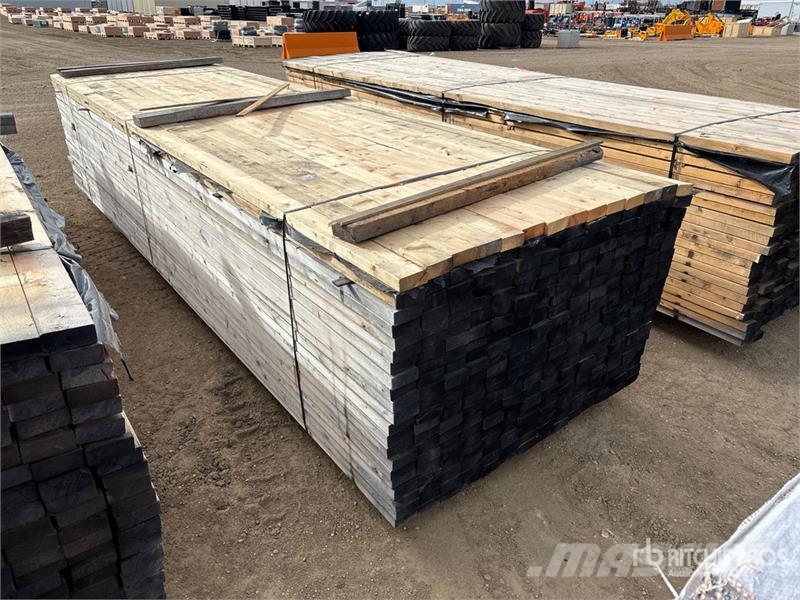 Quantity of (294) 2 x 4 x 14 ft Lumber Andre komponenter