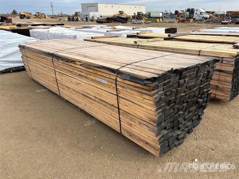Quantity of (294) 2 x 4 x 14 ft Lumber Andre komponenter