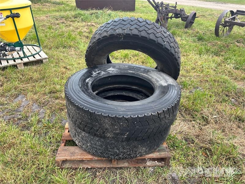 Quantity of (3) 11R24.5 Tires Opony, koła i felgi