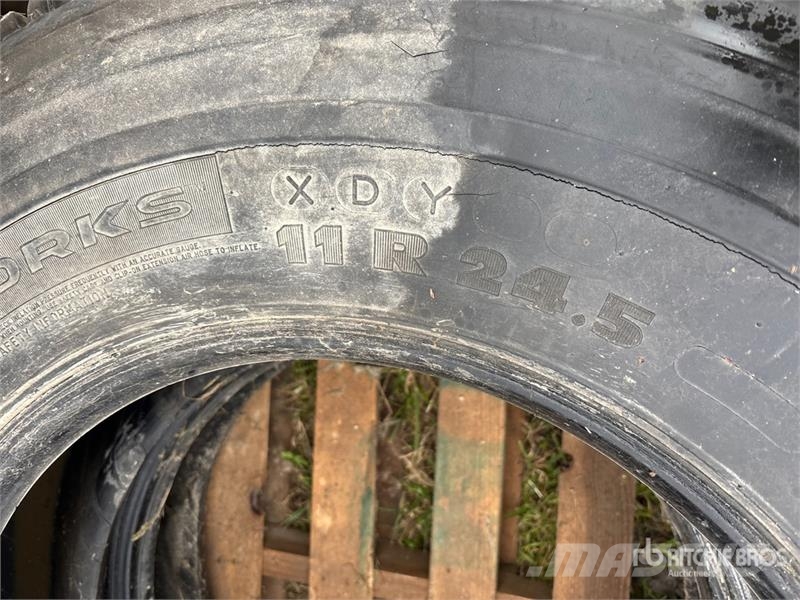 Quantity of (3) 11R24.5 Tires Opony, koła i felgi