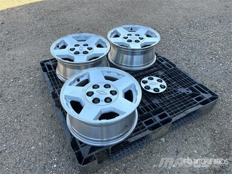  Quantity of (3) 16 in Diameter Wheels Gume, točkovi i felne