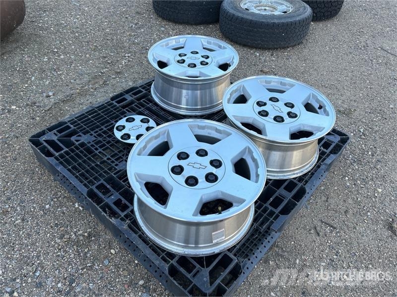  Quantity of (3) 16 in Diameter Wheels Gume, točkovi i felne