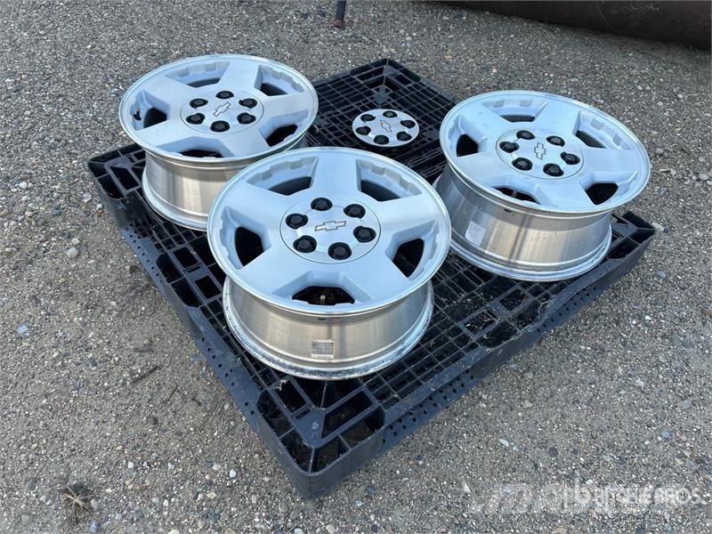  Quantity of (3) 16 in Diameter Wheels Gume, točkovi i felne