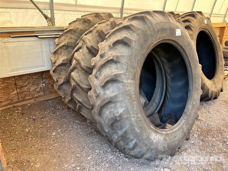 Quantity of (3) 18.4-38 Tires Opony, koła i felgi