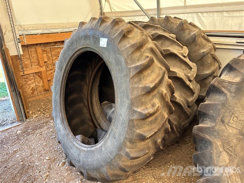 Quantity of (3) 18.4-38 Tires Opony, koła i felgi