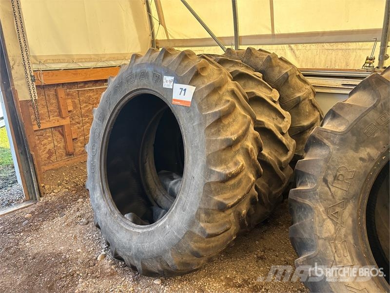  Quantity of (3) 18.4-38 Tires Banden, wielen en velgen