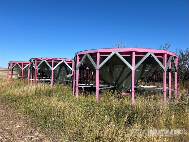  Quantity of (3) 19 ft x 10 ft Grain Hopper Bottom Täyttöpöydät, kuljettimet ja siilot