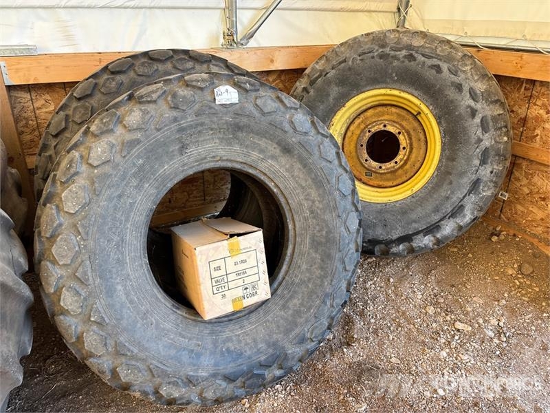 Quantity of (3) 23.1 x 26 Tires Opony, koła i felgi