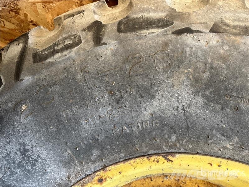 Quantity of (3) 23.1 x 26 Tires Opony, koła i felgi