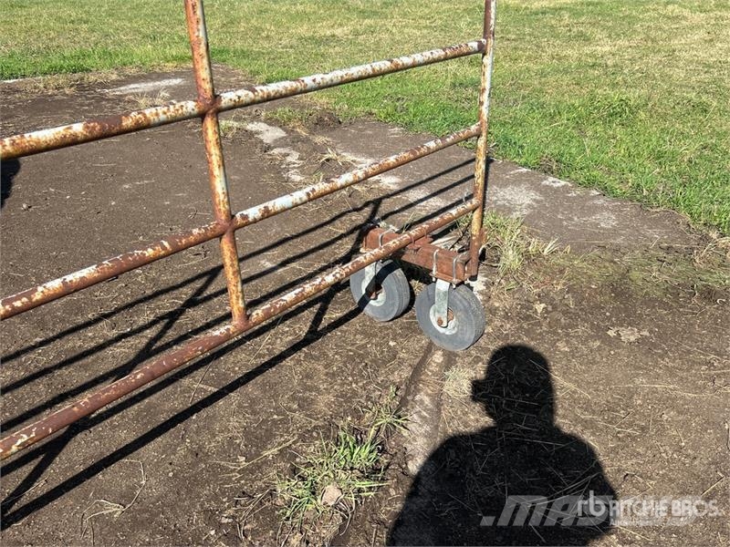 Quantity of (3) 2W Manufacturing 12 ft Livestock P Άλλα μηχανήματα κτηνοτροφίας και εξαρτήματα