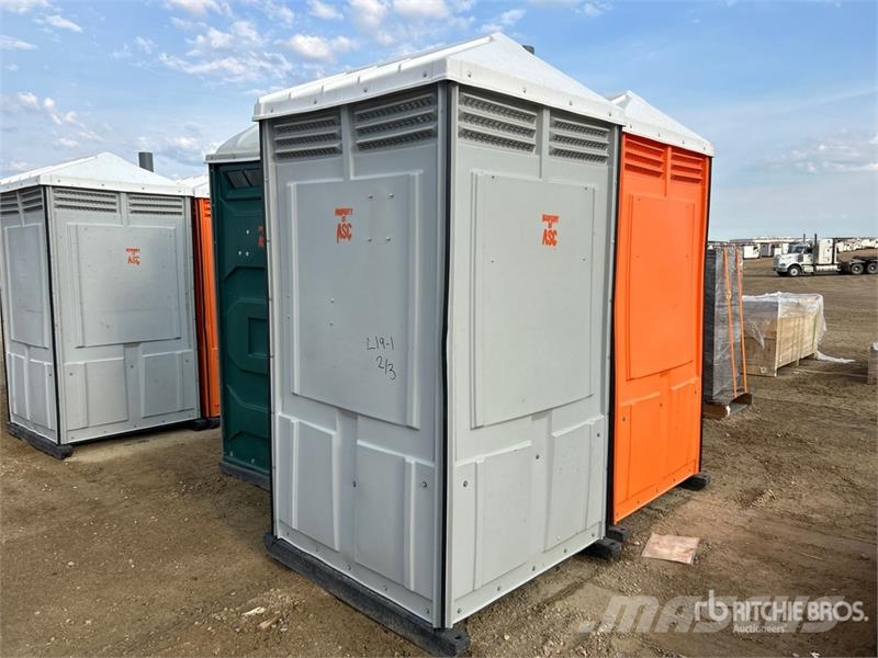  Quantity of (3) 3 ft 7 in x 3 ft 7 in Portable Toi Drugi deli