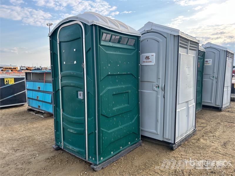 Quantity of (3) 3 ft 7 in x 3 ft 7 in Portable Toi Drugi deli