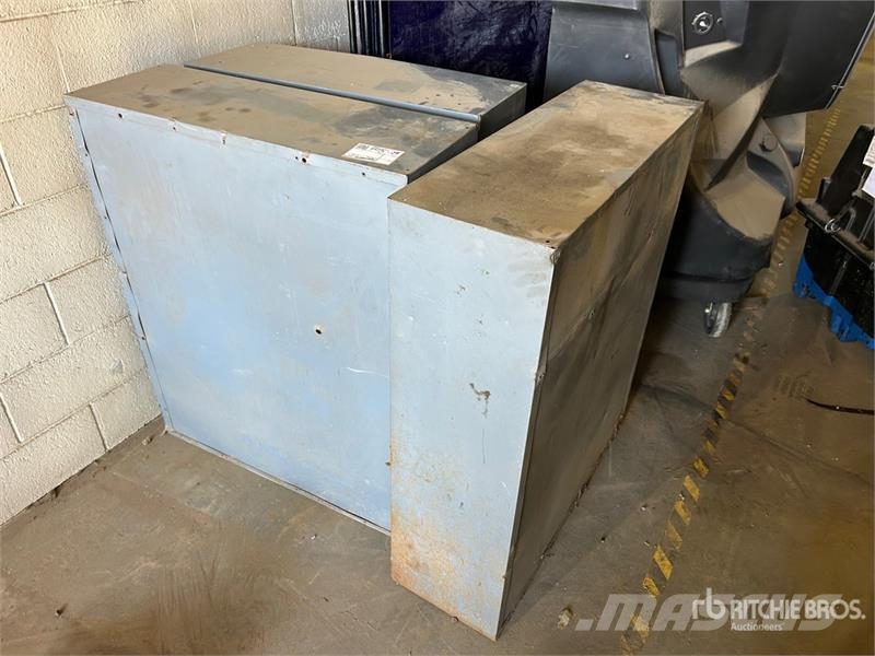 Quantity of (3) 35 in x 12 in x 42 in Bolt Bin Fülltrichter und Füllschächte