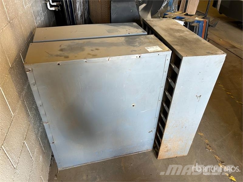 Quantity of (3) 35 in x 12 in x 42 in Bolt Bin Fülltrichter und Füllschächte