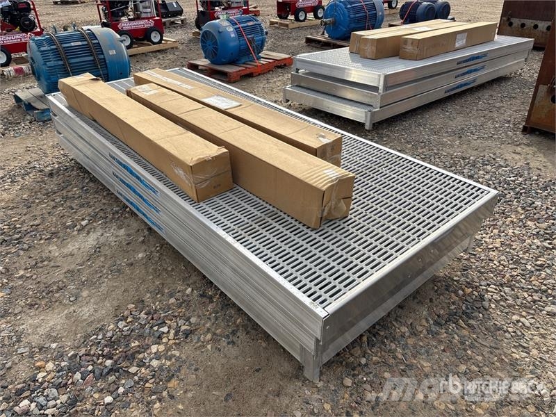 Quantity of (3) 4 ft X 10 ft Aluminum Dock Section Andere Zubehörteile