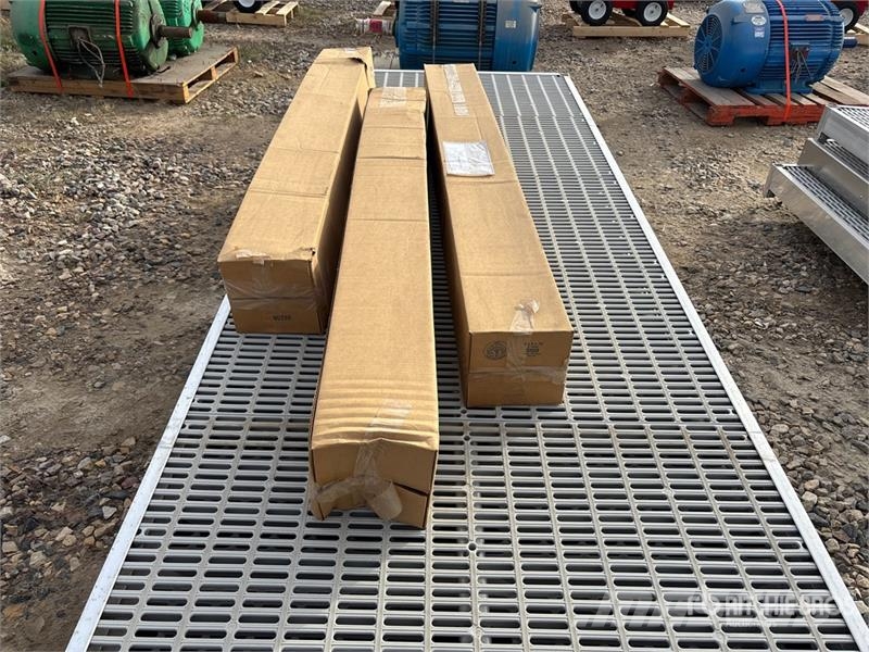 Quantity of (3) 4 ft X 10 ft Aluminum Dock Section Andere Zubehörteile