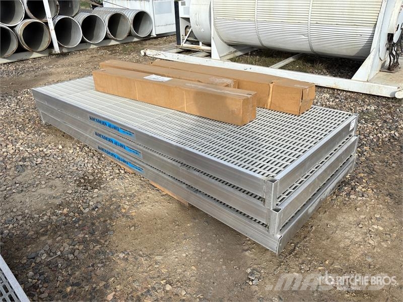 Quantity of (3) 4 ft X 10 ft Aluminum Dock Section Andere Zubehörteile